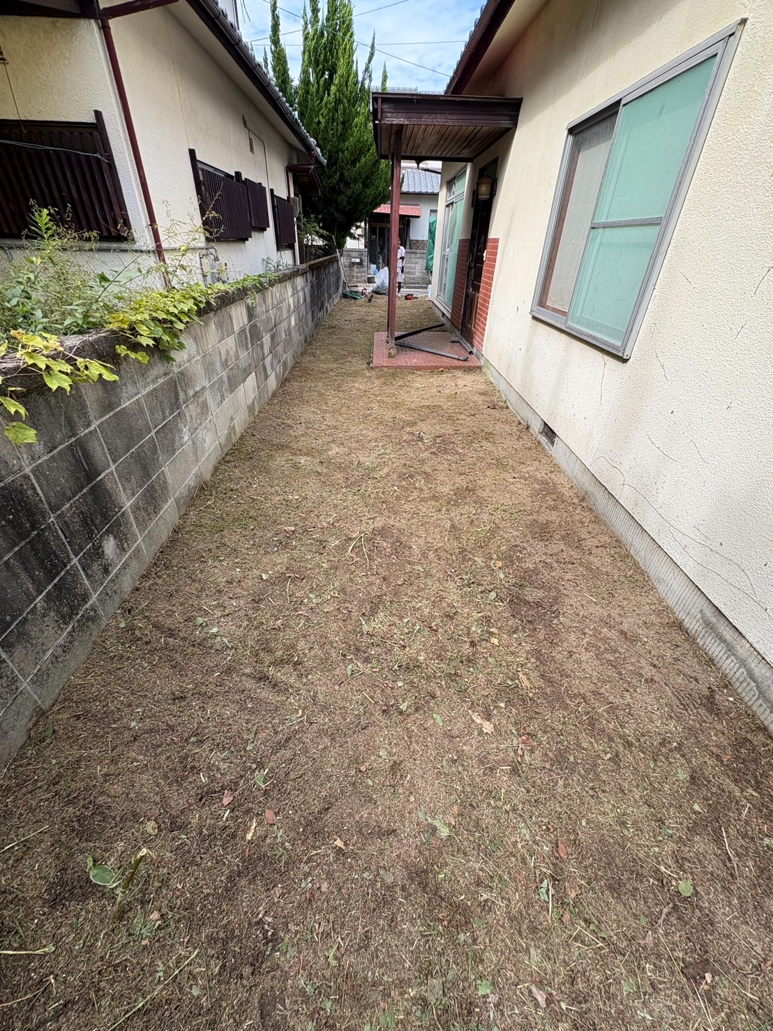 熊野町 通路確保（家屋と塀の間）