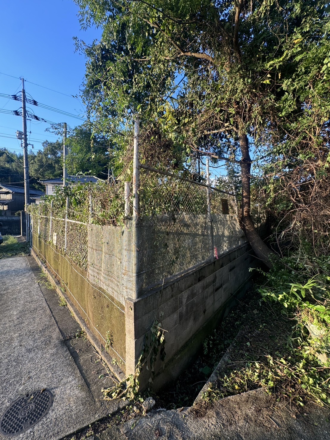 福山市神辺町川北 フェンス外周の整備後（After）